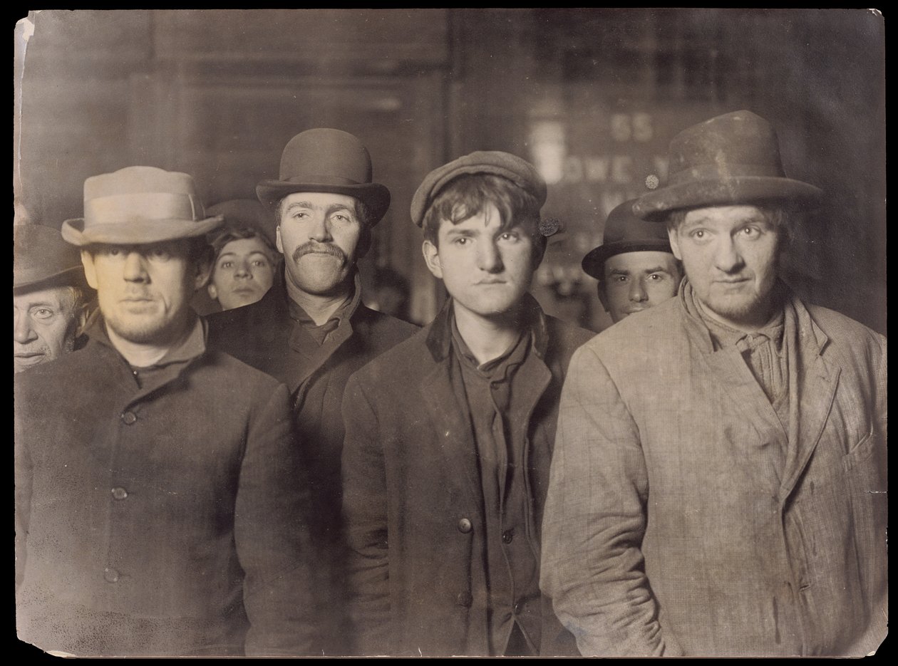 [Bowery Bread Line] tekijältä Lewis W. Hine