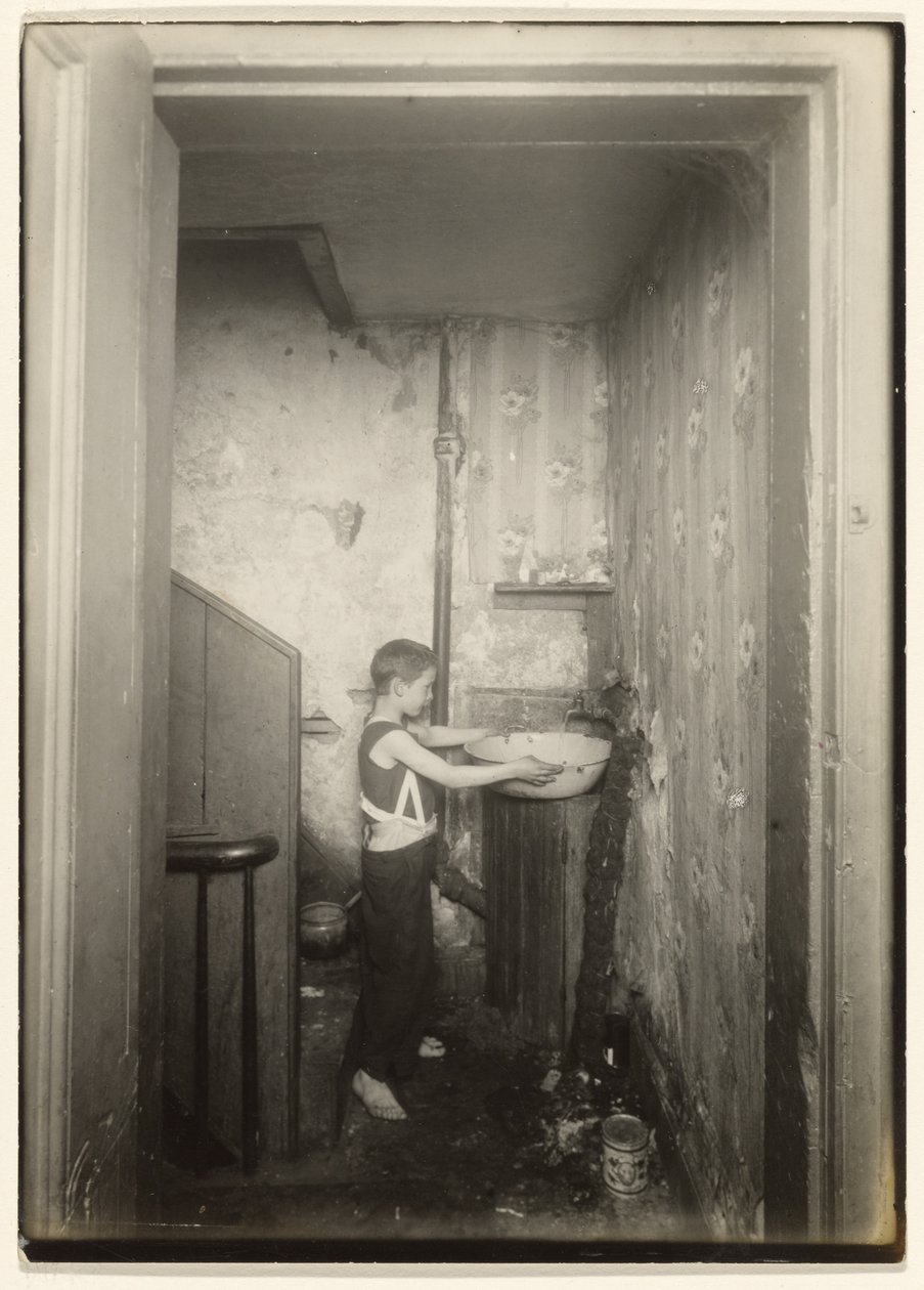Yksi vesihana koko vuokrakerrokselle, N.Y. tekijältä Lewis W. Hine