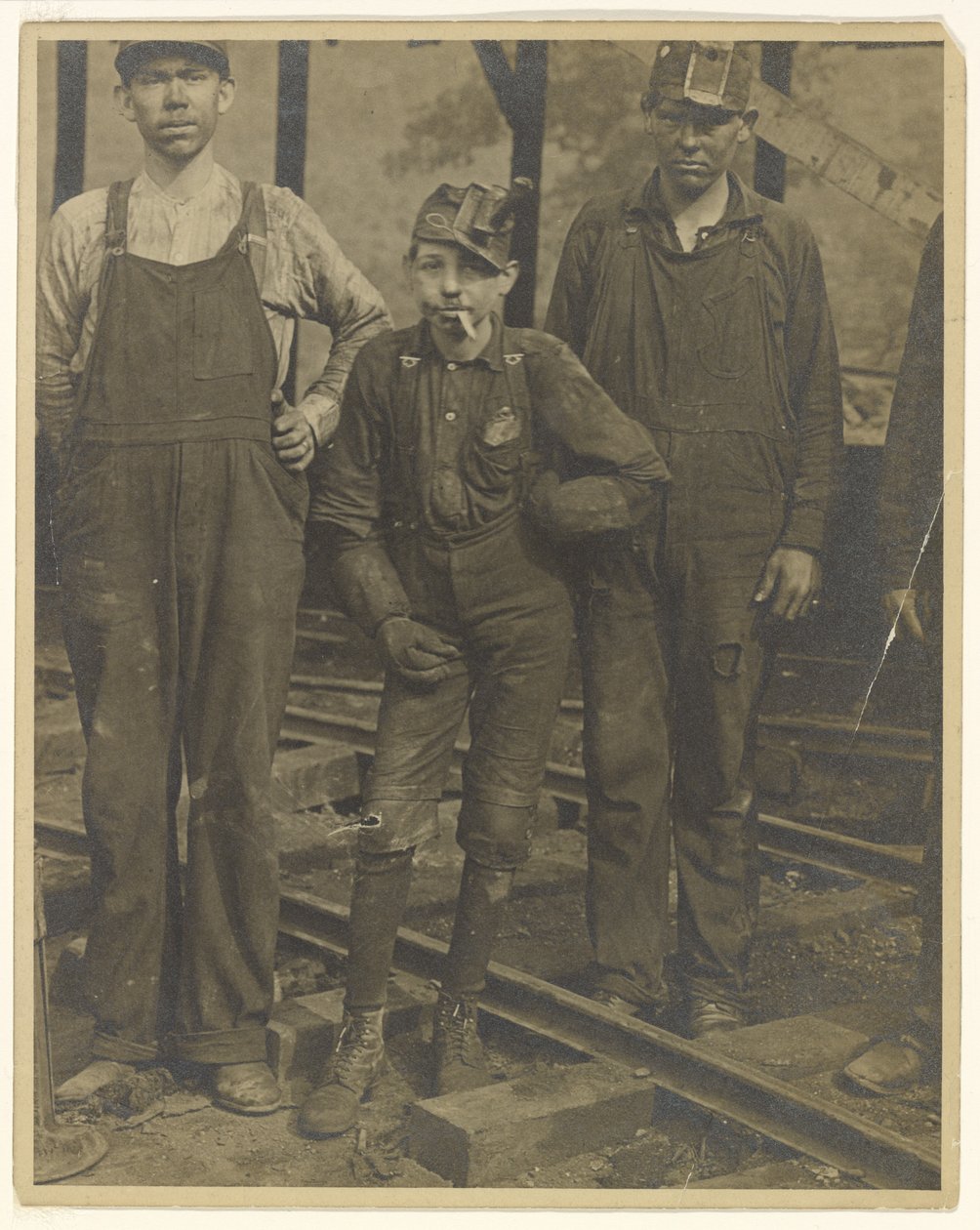 [Kolme kaivosmiestä (S. Pittston, Pennsylvania)] tekijältä Lewis W. Hine