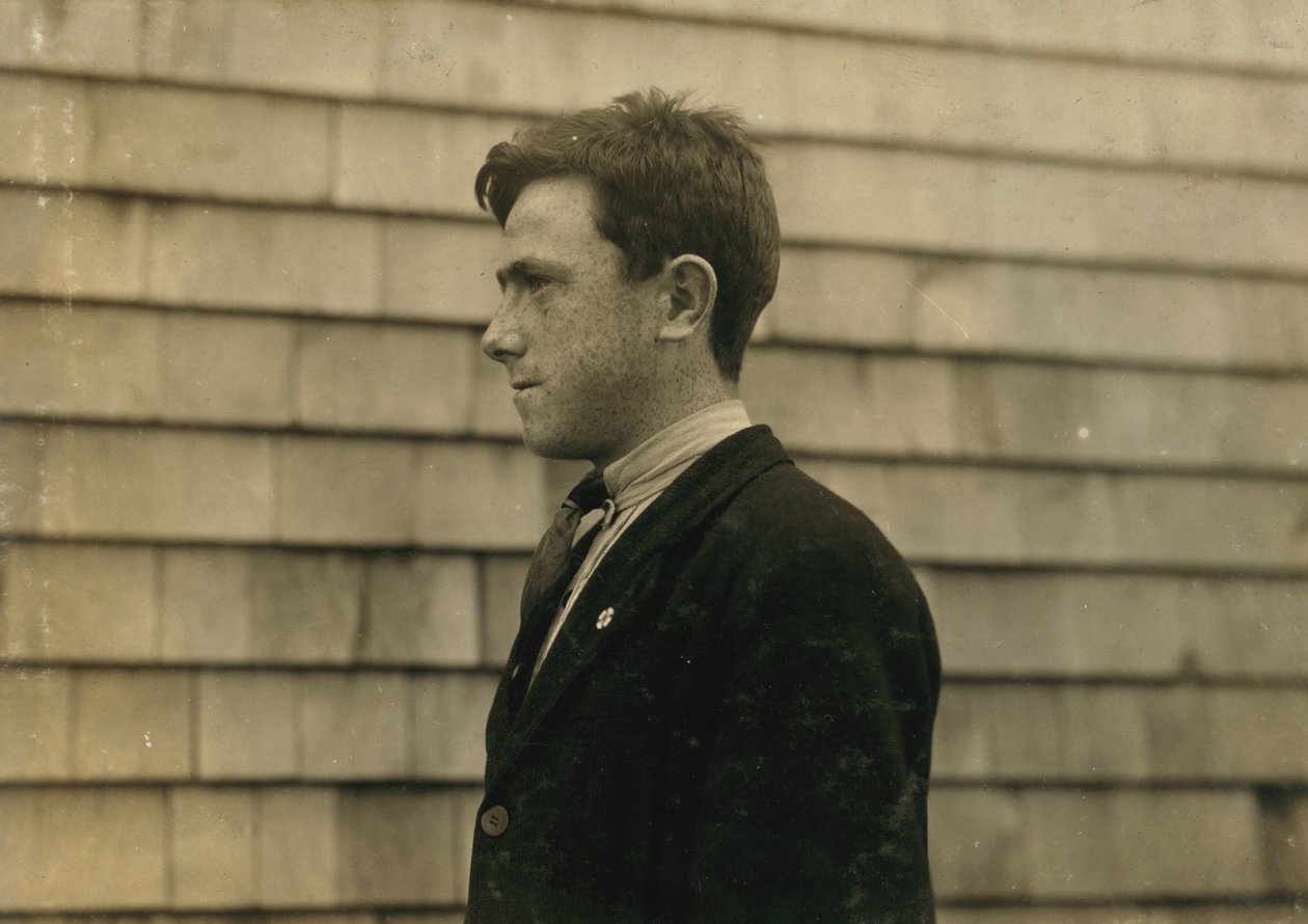 15-vuotias James Cooney, irlantilainen maahanmuuttaja Fall Riverissä, Massachusettsissa, - tekijältä Lewis Wickes Hine
