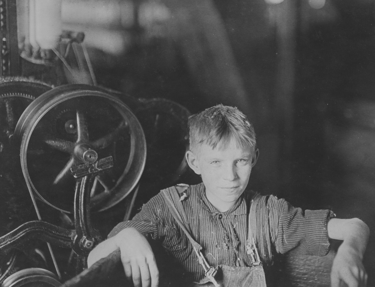 Nuori puolalainen kehrääjä Quidwick Co. Millissa. Anthony, R. I 1909 tekijältä Lewis Wickes Hine