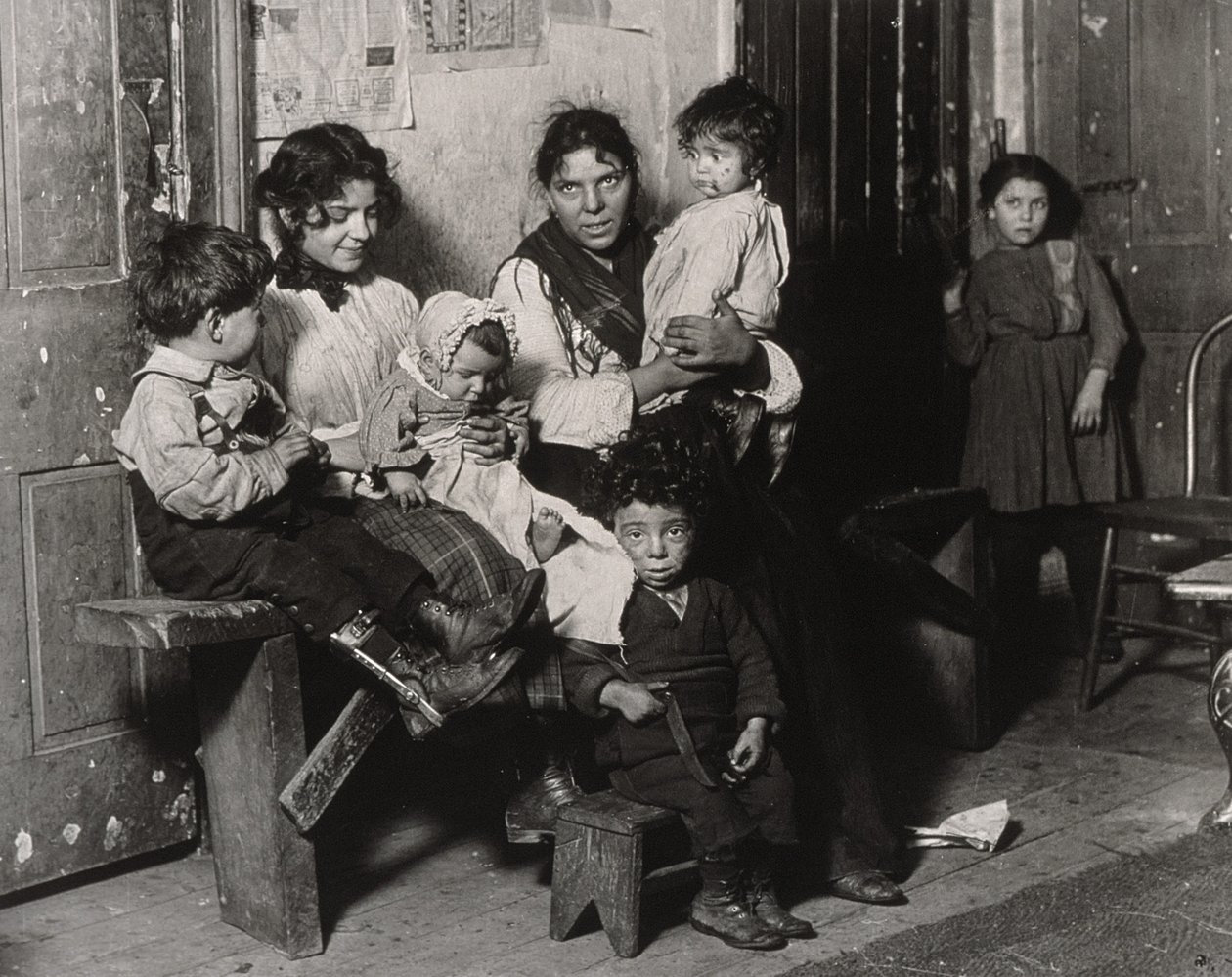 Italialainen koti lähellä Hull Housea Chicagossa, 1910 tekijältä Lewis Wickes Hine