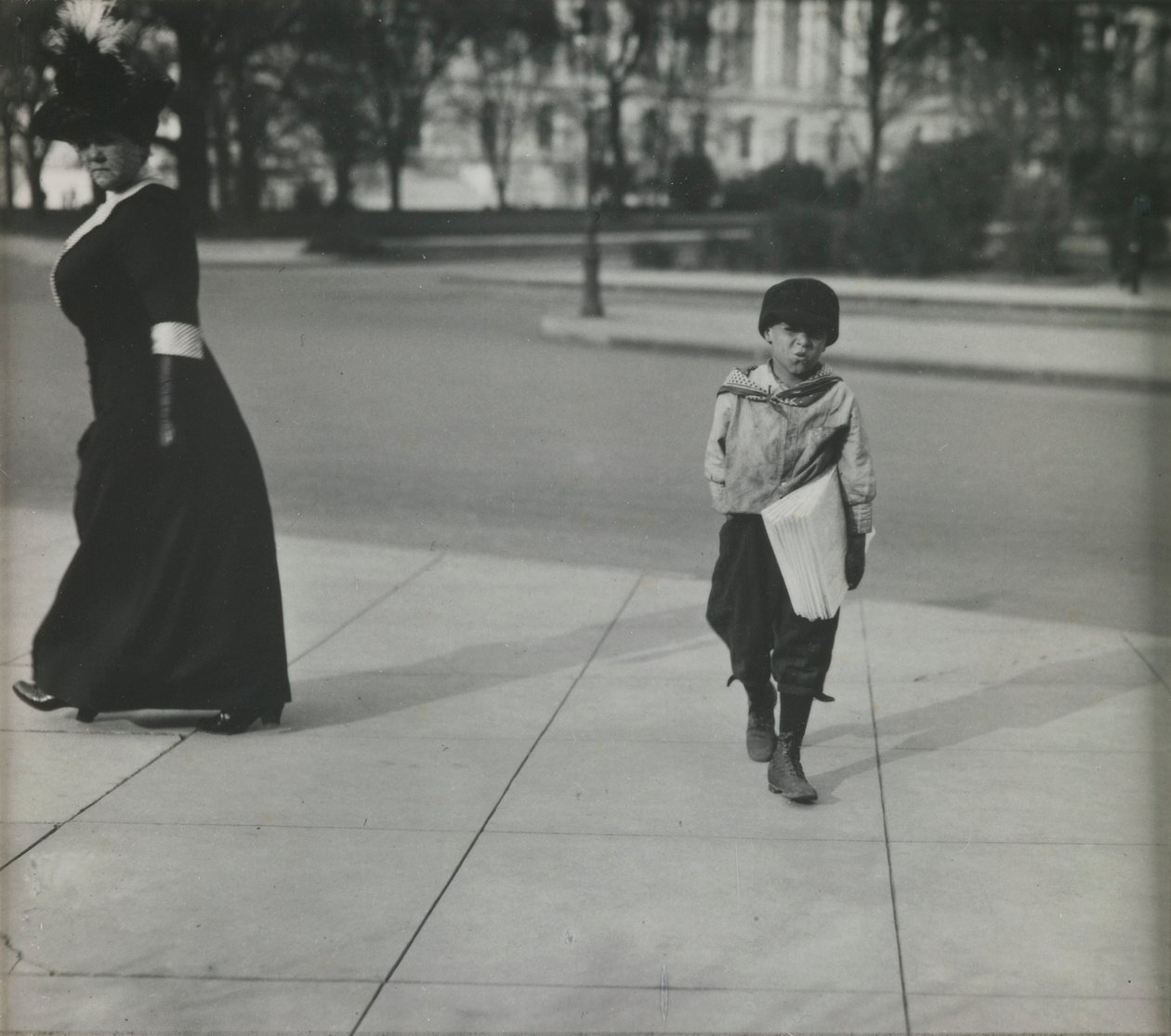 Poika ja sanomalehti, Washington, D.C. tekijältä Lewis Wickes Hine
