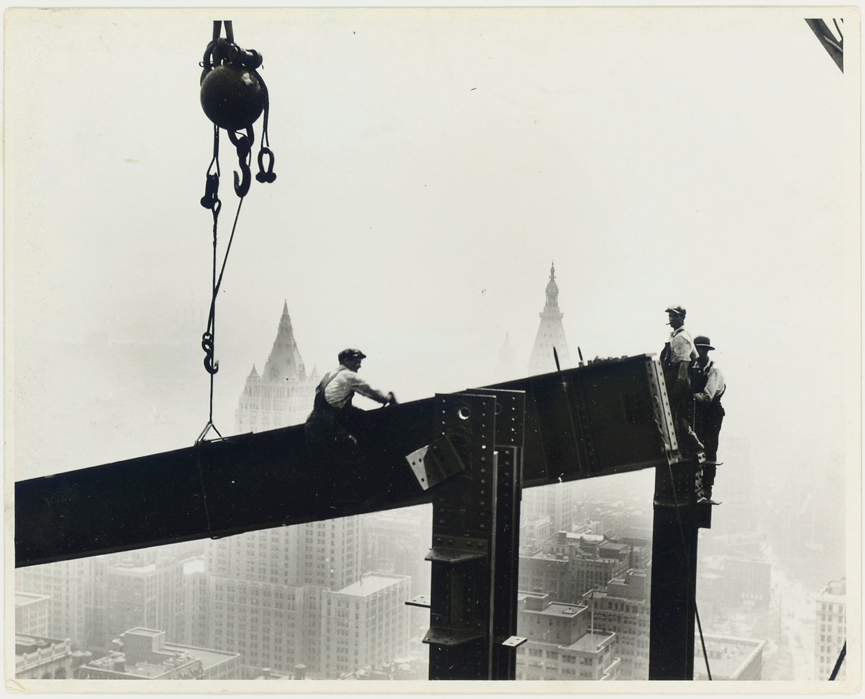 Empire State Buildingin rakentaminen, n. 1931 tekijältä Lewis Wickes Hine