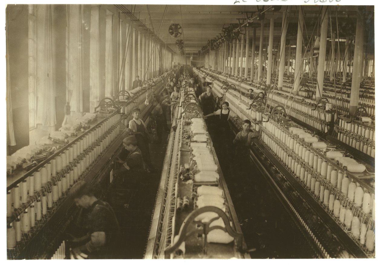 Lapset työskentelevät Cornell Millin kehruuhuoneessa, Fall River, Massachusetts, 1912. tekijältä Lewis Wickes Hine