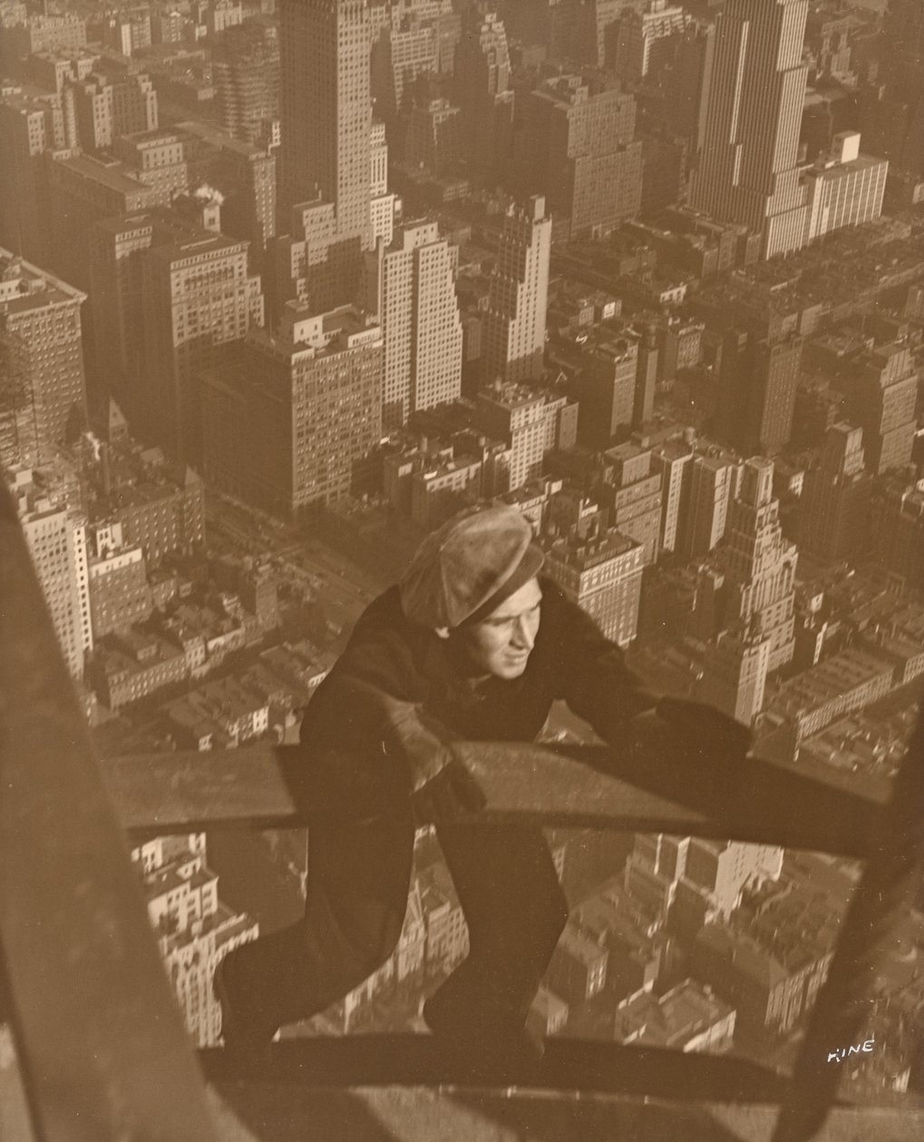 Kiipeäminen Empire State - 100 kerrosta korkeammalle palkit ylöspäin tekijältä Lewis Wickes Hine