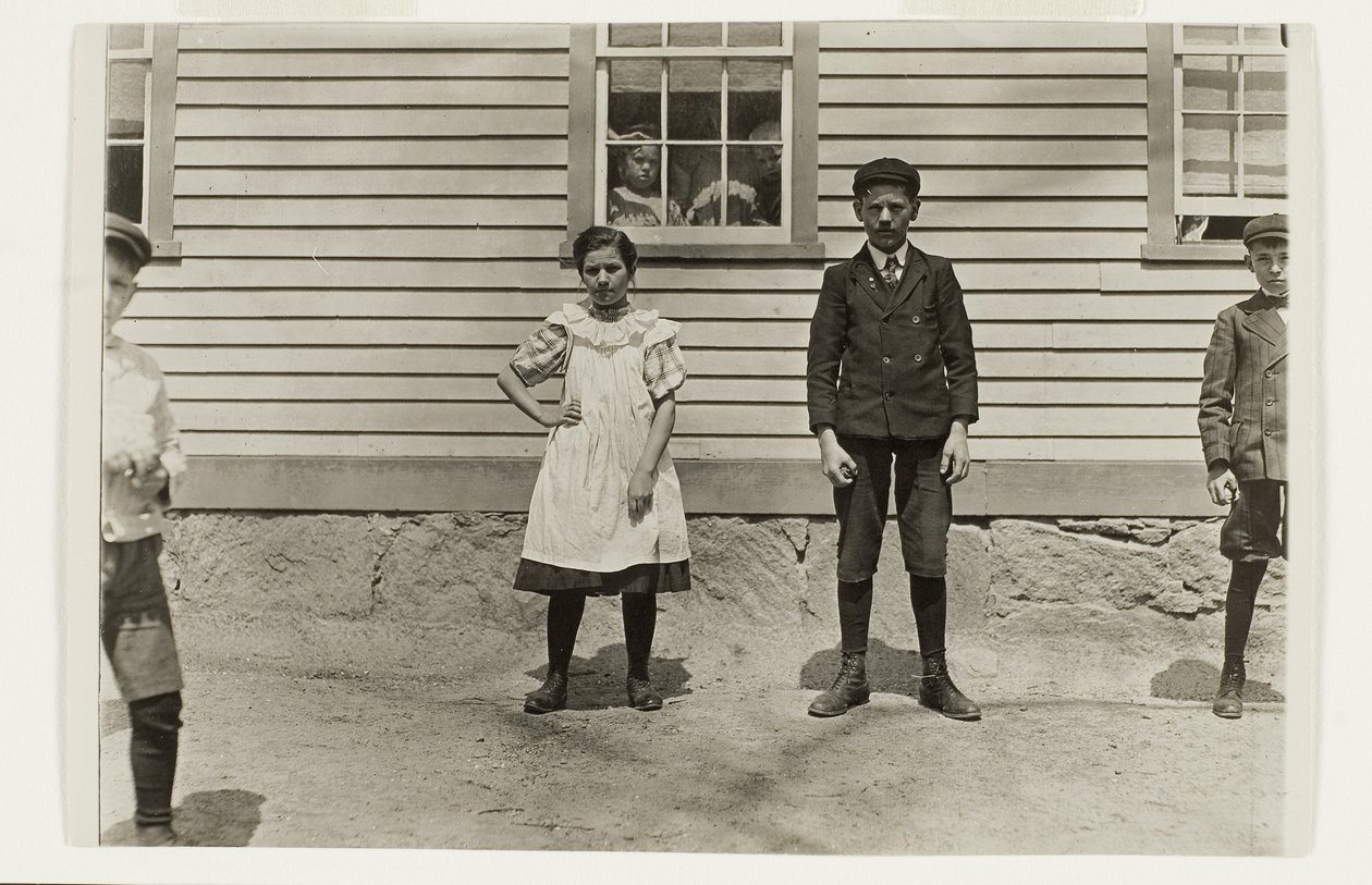 Edward St. Germain ja hänen sisarensa Delia, Phoenix, Rhode Island, huhtikuu 1909 tekijältä Lewis Wickes Hine