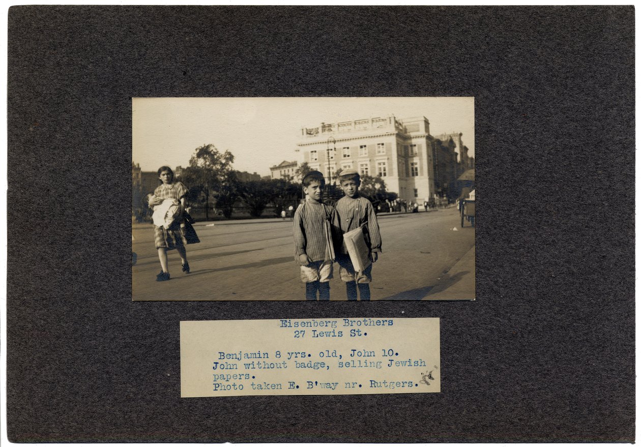 Eisenberg Brothers, 27 Lewis Street, New York City, n. 1910-13 tekijältä Lewis Wickes Hine