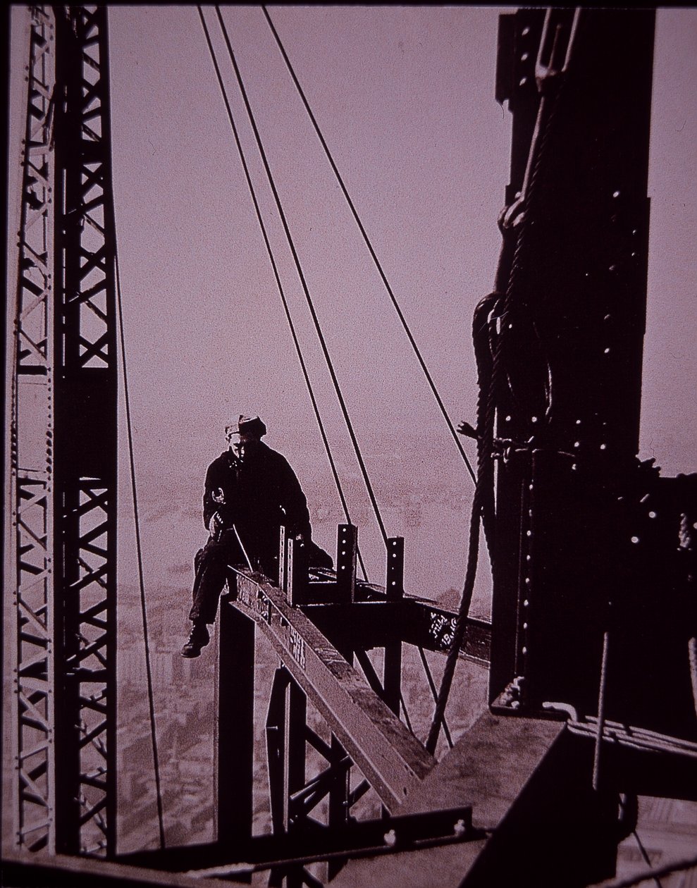 Empire State Building rakenteilla, näkyy pultti jakoavaimella tekijältä Lewis Wickes Hine