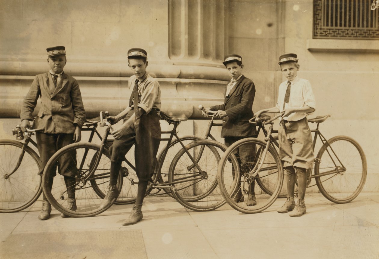 Western Union Messengers -ryhmä Norfolkissa, Virginiassa, 1911 tekijältä Lewis Wickes Hine