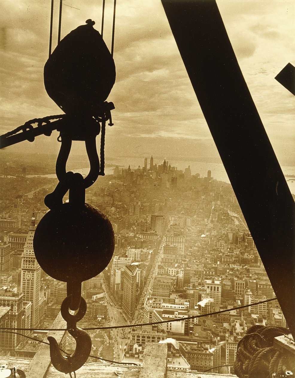 New York City Empire State Buildingistä, 1931 tekijältä Lewis Wickes Hine