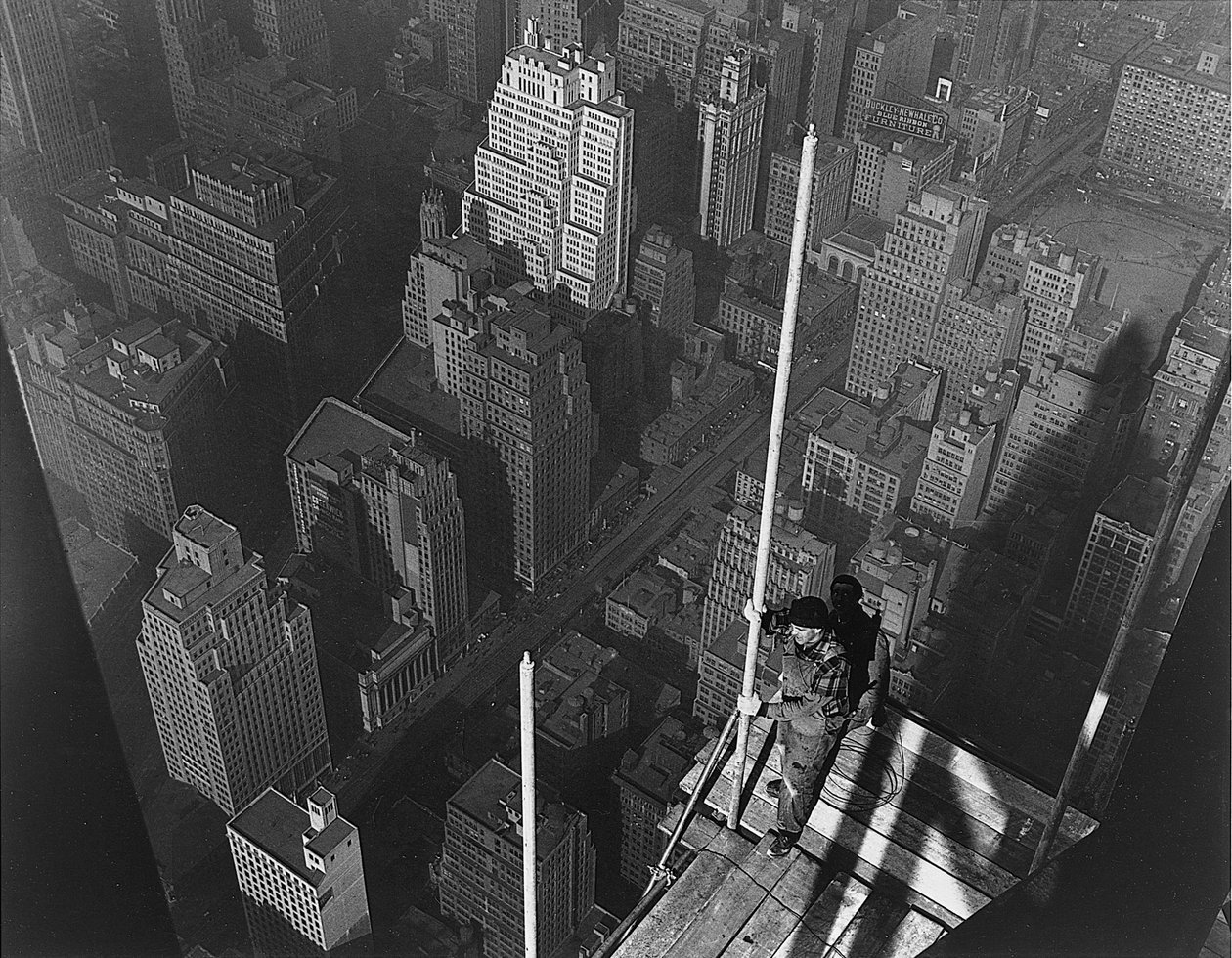 Raising the Mast, Empire State Building, 1939 tekijältä Lewis Wickes Hine