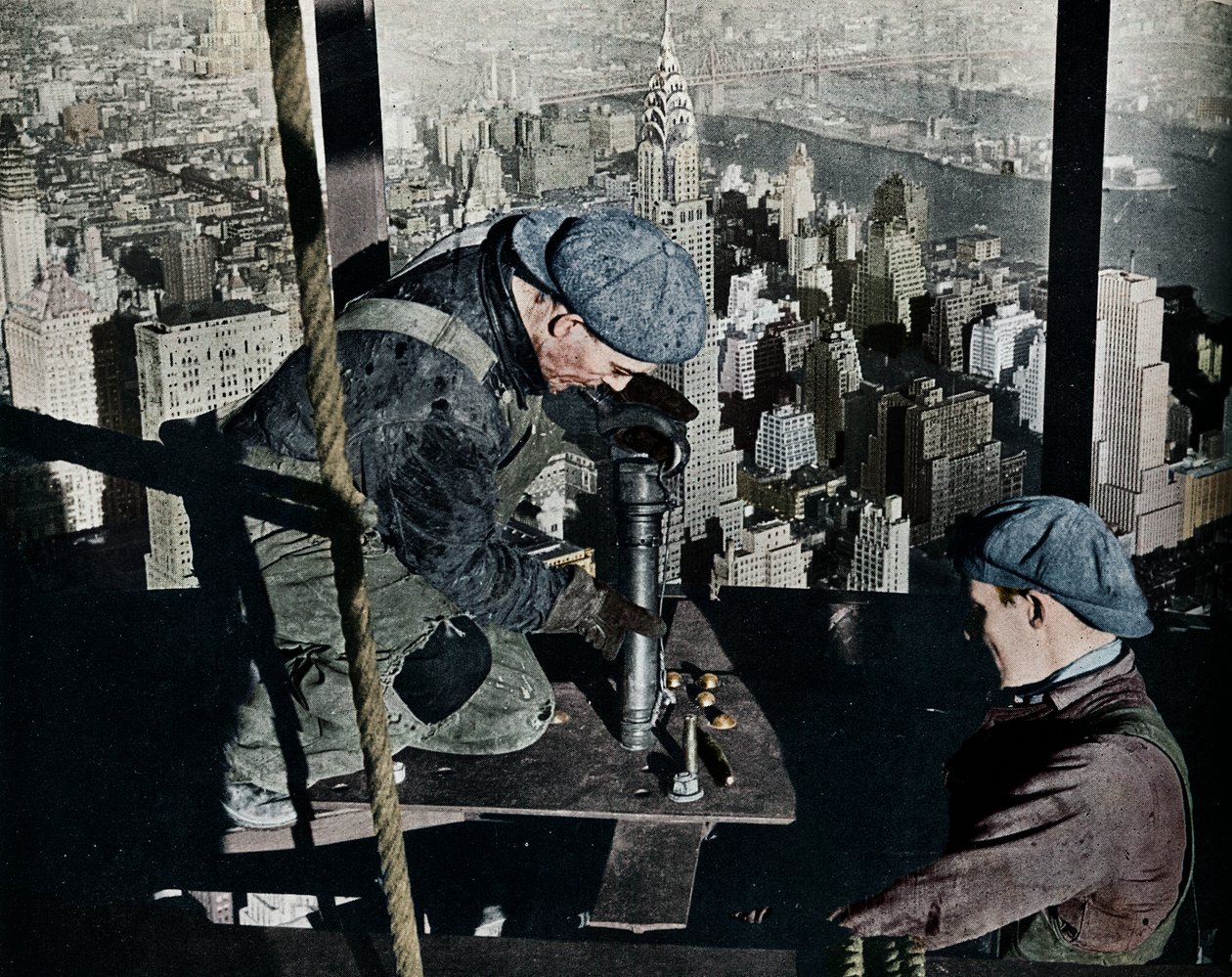 Viimeisten pulttien niittaus The Morning Mast of the Empire State Buildingiin, vuodelta 1931 tekijältä Lewis Wickes Hine