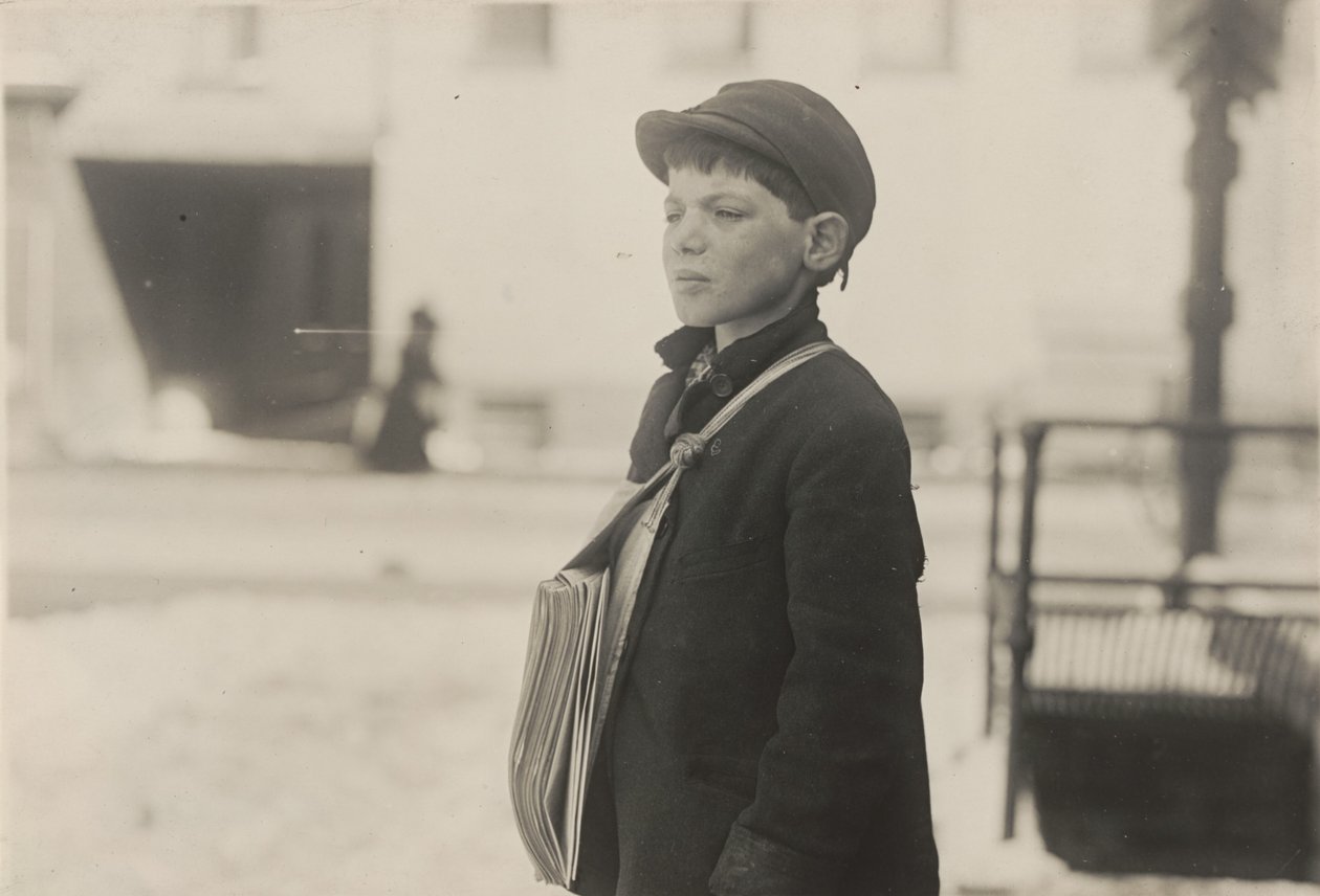 Tony Casale, "Bologna", 11-vuotias, myynyt sanomalehtiä 4 vuoden ajan, Hartford, Connecticut, maaliskuu 1909 tekijältä Lewis Wickes Hine