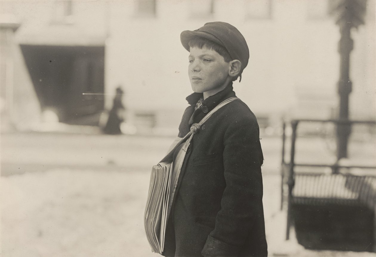 Tony Casale, Bologna, 11-vuotias, on myynyt sanomalehtiä 4 vuotta, Hartford..., maaliskuu 1909. tekijältä Lewis Wickes Hine