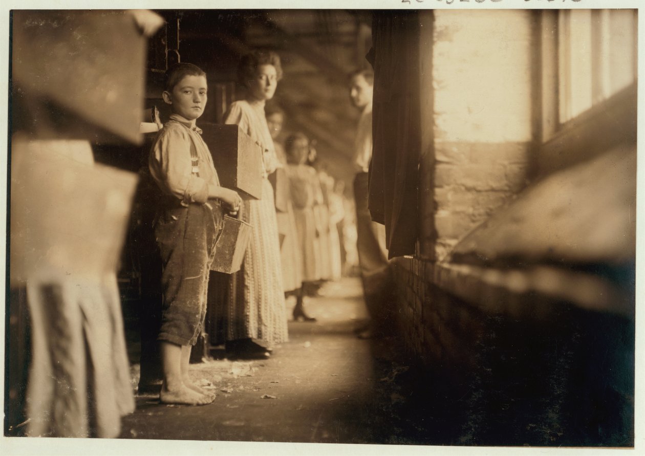 Nuori doffer Richmond Spinning Millsissa, Chattanooga, Tennessee, 1910 tekijältä Lewis Wickes Hine