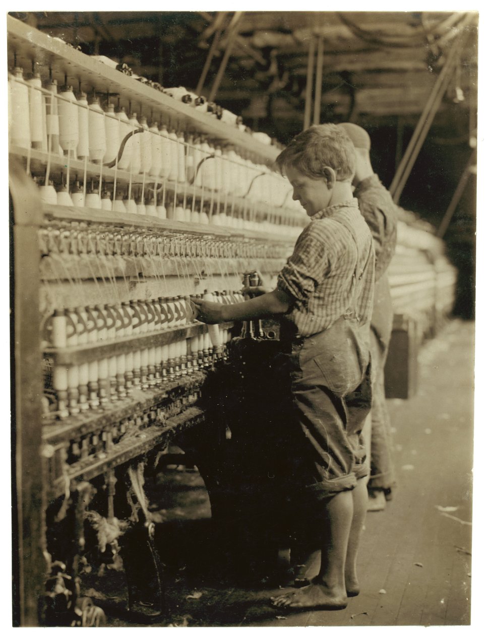 Nuoret dofferit vaihtamassa täydet puolat North Pownalissa, Vermontissa, 1910 tekijältä Lewis Wickes Hine