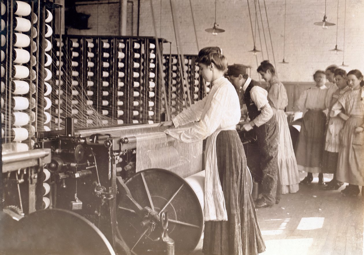 Nuoret naiset työskentelevät kehruukoneella puuvillatehtaalla, Etelä-Carolinassa, 1908 tekijältä Lewis Wickes Hine
