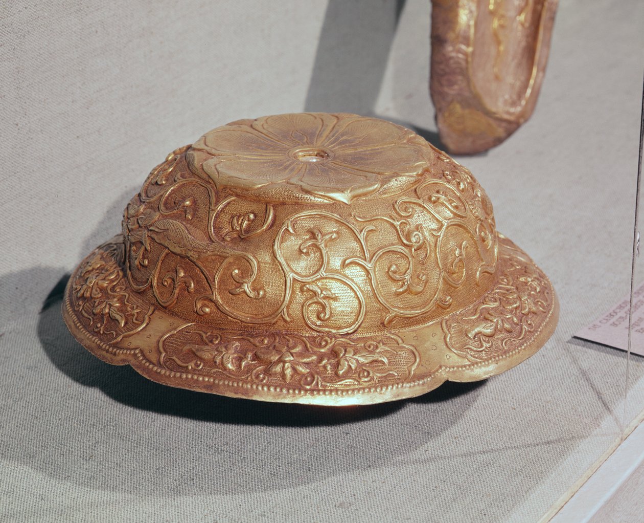 Ornamentti hevosvaljaista, n. 959 jKr (kullattua hopeaa) tekijältä Liao Dynasty Chinese School