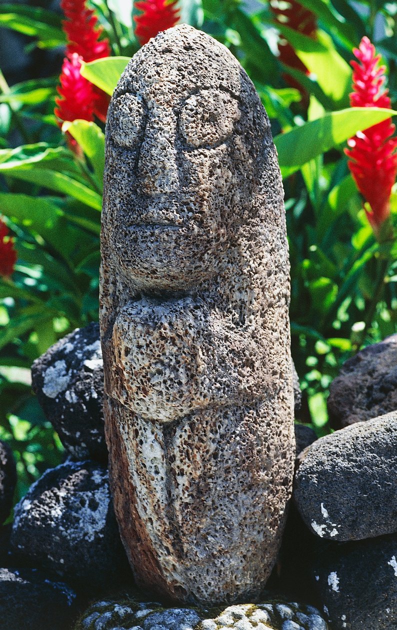 Antropomorfinen Tiki-veistos, Papeete, Tahiti, Seurasaaret, Tuulenpuoleisten saarten saaristo, Ranskan Polynesia (Ranskan tasavallan merentakainen alue) tekijältä Unbekannt Unbekannt