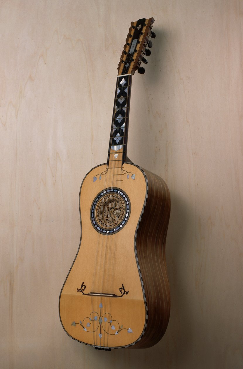 Chitarra battente (kitara), musiikki-instrumentti, joka on rakennettu luthier Pasquale Scalan työpajassa Praianossa, Campaniassa. Italia, 1900-luku tekijältä Unbekannt Unbekannt
