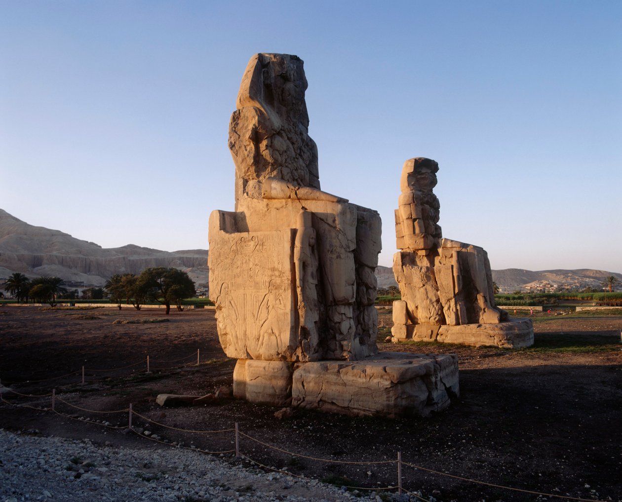 Egypti, Luxorin kuvernööri, Karnak, Amenhotep III:n patsaat tekijältä Unbekannt Unbekannt