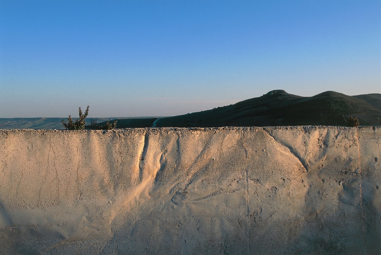 Suuri Cretto (tai Burrin halkeama), Alberto Burri, Ghibellina Sisilia, Italia (kuva) tekijältä Unbekannt Unbekannt