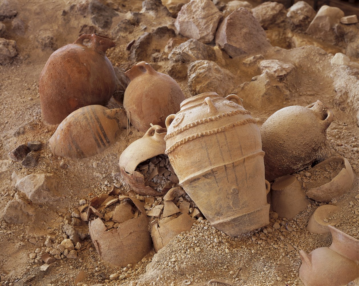 Korkea kulmanäkymä vaurioituneista amforoista, Theran Akrotiri, Akrotiri, Santorini, Kykladit, Etelä-Egea, Kreikka tekijältä Unbekannt Unbekannt