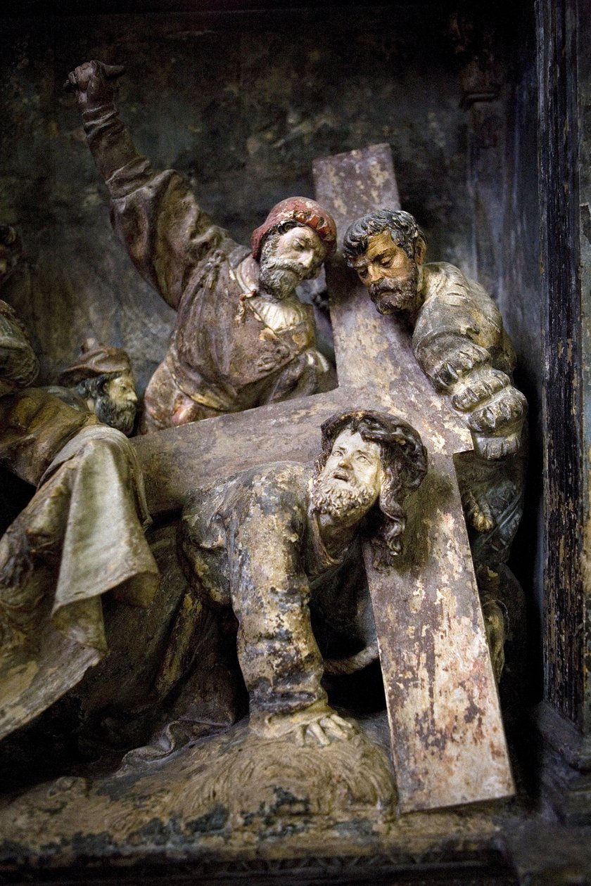 Alttaritaulu, vasen paneeli, yksityiskohta, Ristin kantaminen, st. Veronica (maalattu kivi) tekijältä Ligier Richier