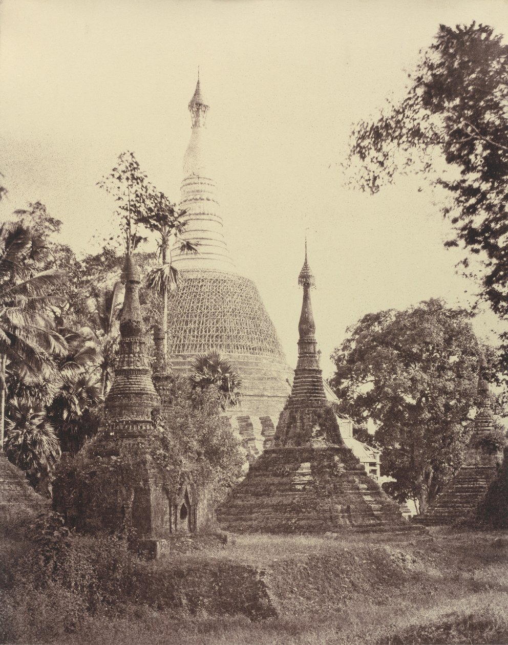 aRangoon: Lähellä näkymää Shwe Dagon -pagodille tekijältä Linnaeus Tripe