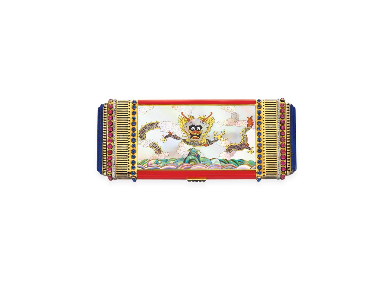 Art Deco -meikkilaukku, n. 1925 (emali, helmiäinen, rubiinit, safiirit, timantit, lapis lazuli & kulta) tekijältä Linzeler Marchak Linzeler Marchak