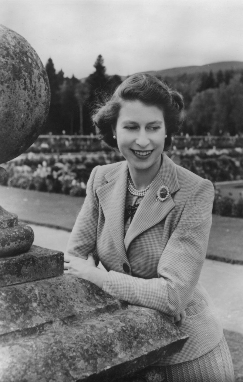 Kuningatar Elizabeth II Balmoralissa, 28. syyskuuta 1952. tekijältä Lisa Sheridan