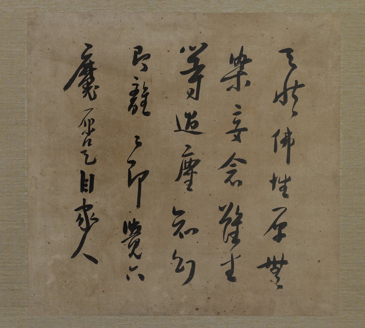 Kalligrafia Bodhidharman kääntöpuolelta meditoimalla, kumartuneena palvelijana, Qing-dynastia, n. 1708 (muste ja väri silkillä) tekijältä Liu Hualiang
