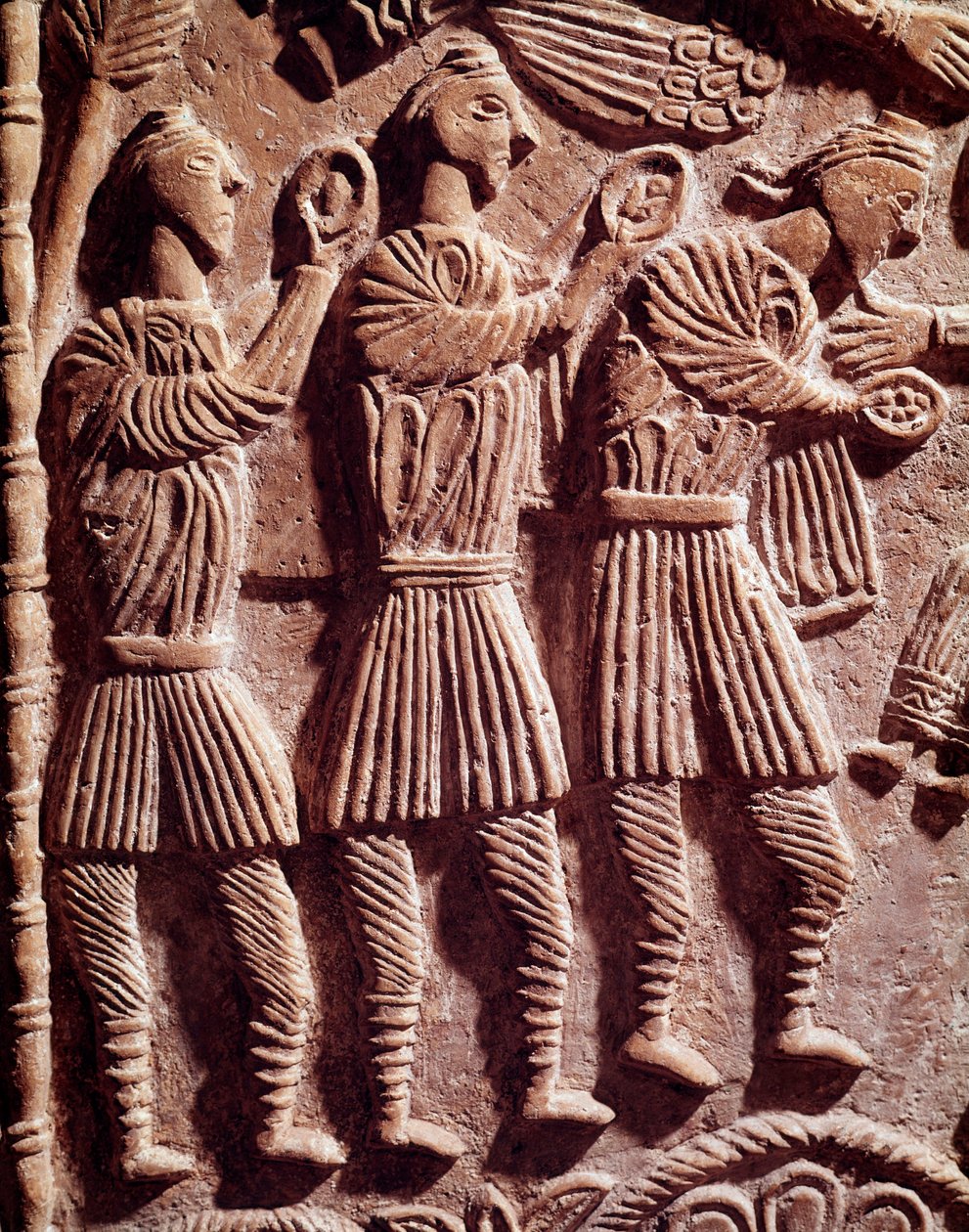 Lombard-taide: viisaat kuninkaat, matala kohokuvio Duke Rachisin alttarilta - Veistos, Lombard-taide, 737-744 - Cividale del Friuli, Chretien-museo, katedraalin aarre tekijältä Lombard School
