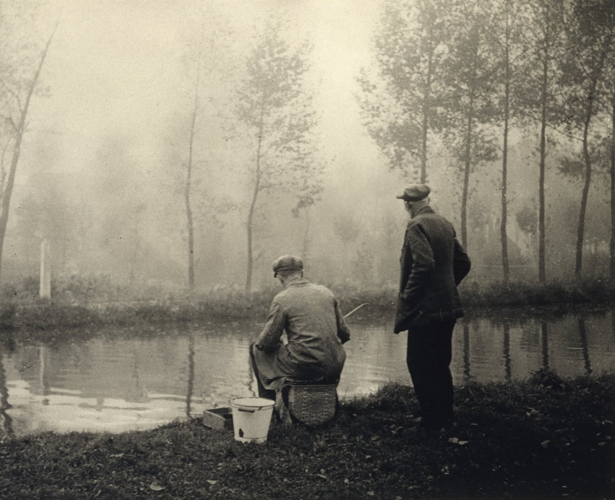 Kalastajat, 1935 (bromoil print) tekijältä Léonard Misonne