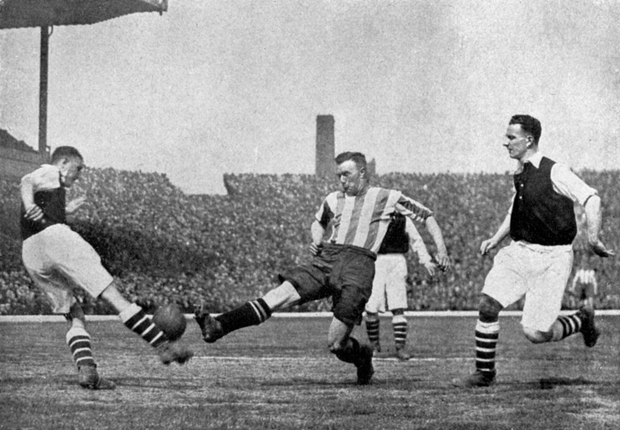 Toiminta Arsenal–Sheffield United -jalkapalloottelusta, vuodelta 1927-1937. tekijältä London News Agency