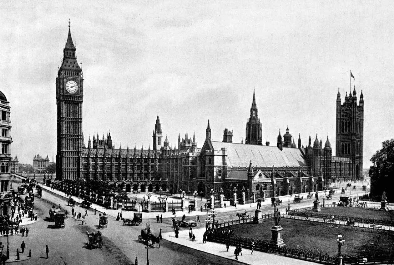Parlamenttitalo ja Westminster Hall nähtynä Parliament Squarelta Lontoossa, vuodelta 1905. tekijältä London Stereoscopic and Photographic Co
