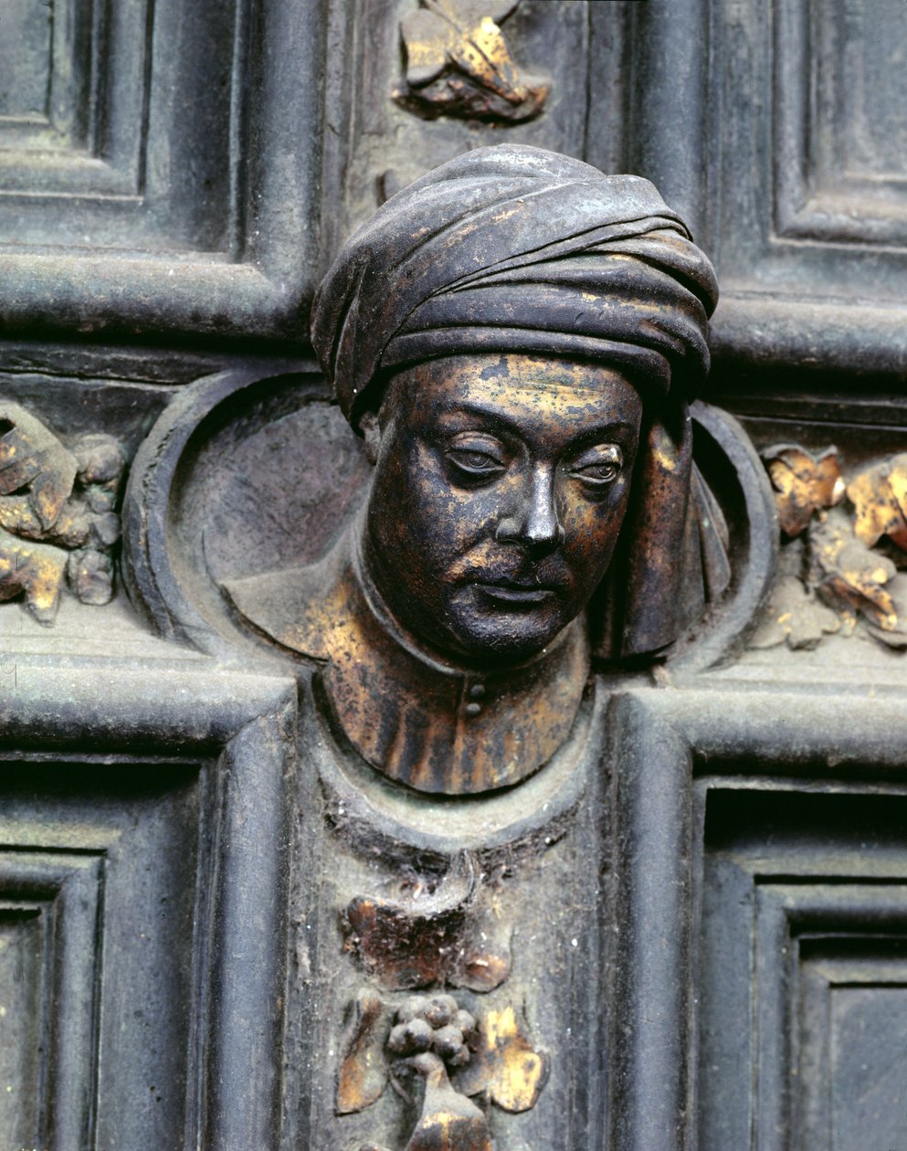 Omakuva, viides pää ylhäältä San Giovannin kastekappelin pohjoisovien vasemmassa ovessa, 1403-24 (pronssi) tekijältä Lorenzo Ghiberti