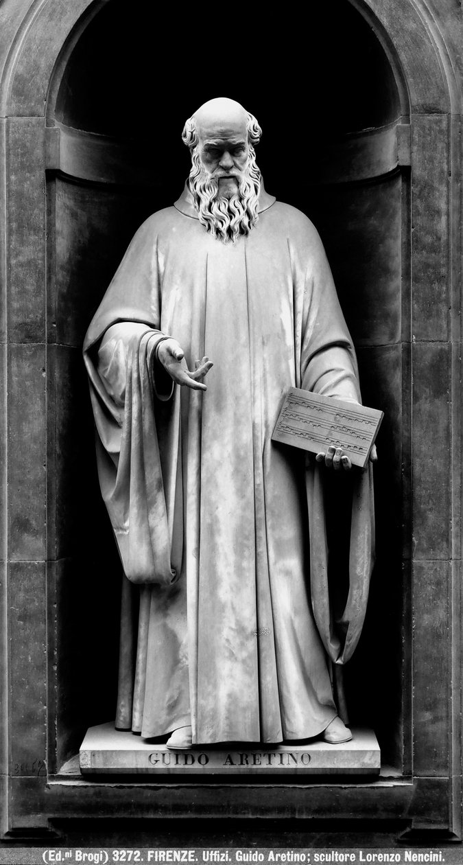 Guido of Arezzon patsas (marmori) tekijältä Lorenzo Nencini