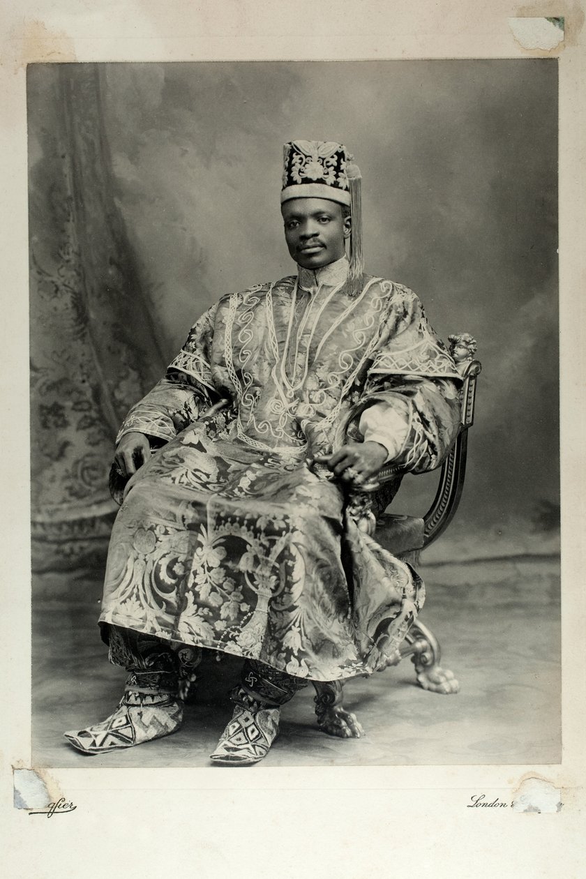 Ladapo Samuel Ademola, myöhemmin 7. Alake of Abeokuta, Englanti, 1904 (gelatiini hopeaprintti) tekijältä Louis Adolph Langfier