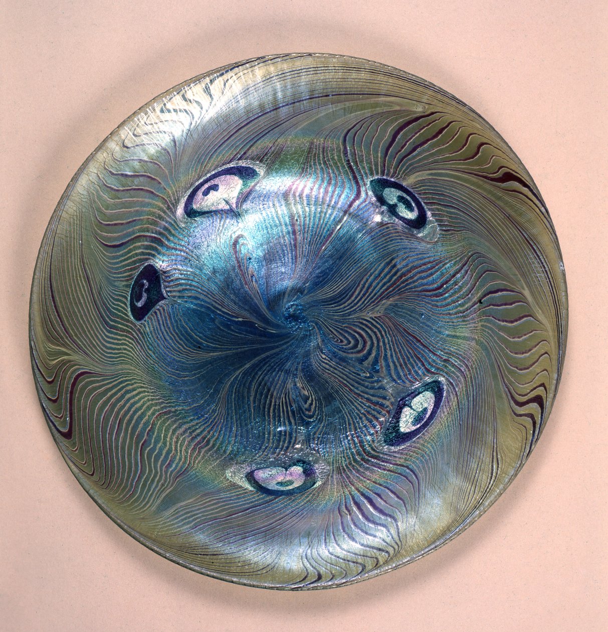 Tiffany favrile levy, New York, 1902 (lasi) tekijältä Louis Comfort Tiffany