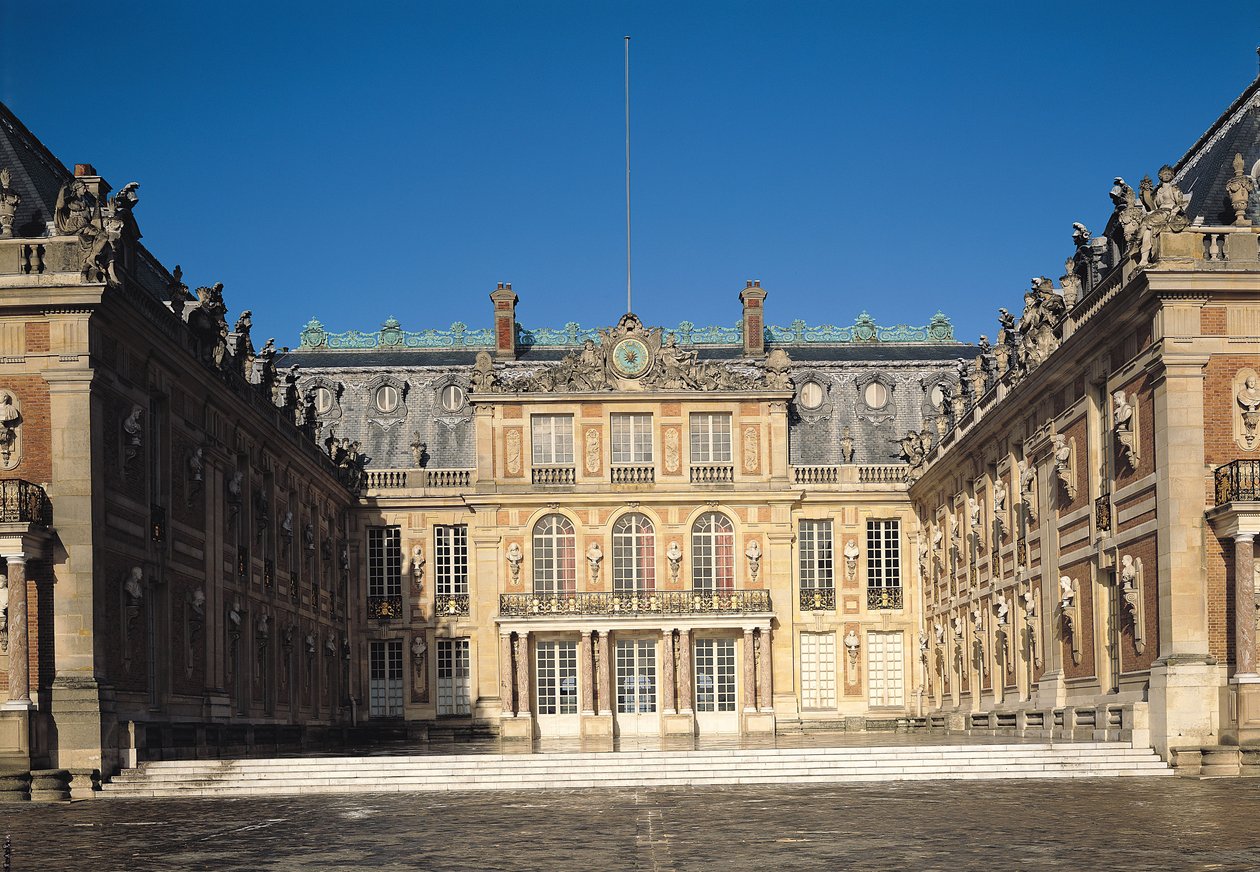 Ludvig XIII:n sisäpiha tai Marmoripiha, Louis Le Vaun (1612-70) uudistama, n. 1630 tekijältä Louis Le Vau