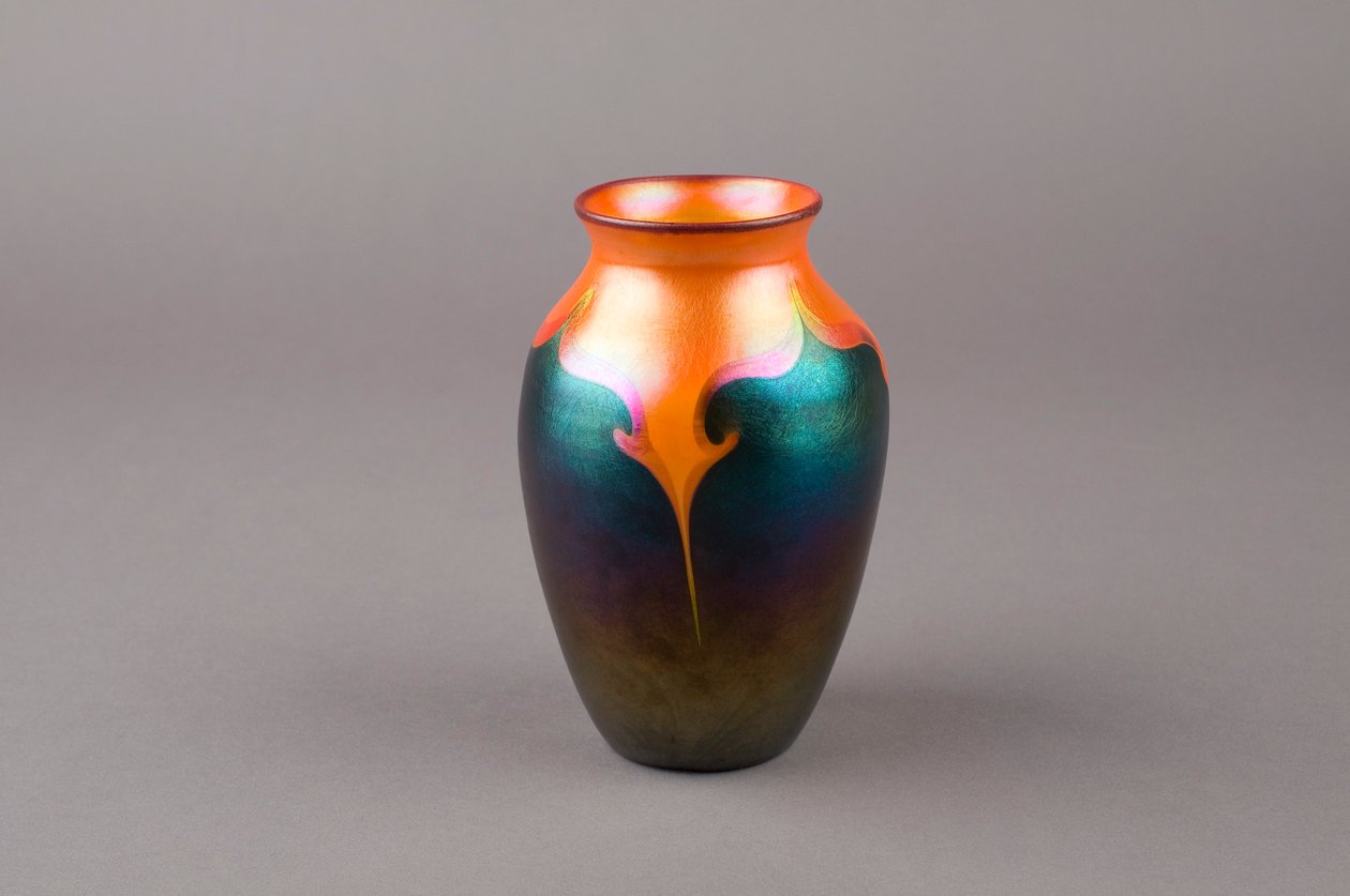 Maljakko tekijältä Louis Comfort Tiffany