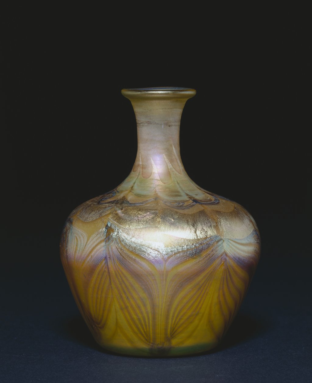 Maljakko, n. 1894 tekijältä Louis Comfort Tiffany