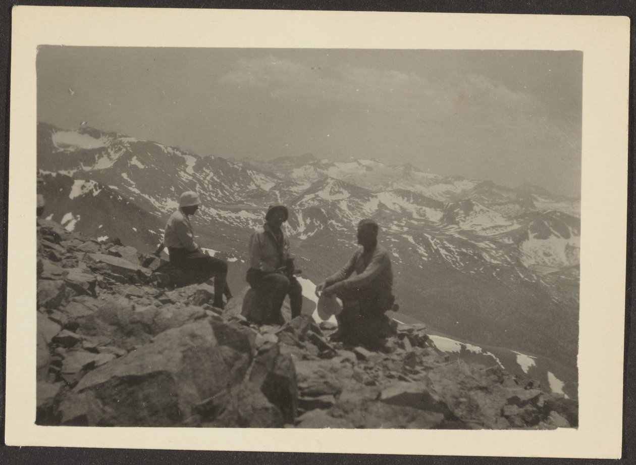 [Hahmoja kallioisessa maisemassa] tekijältä Louis Fleckenstein