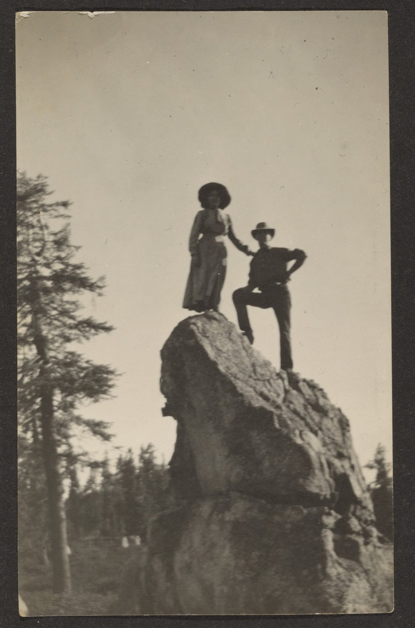 [Figures on Rocky Peak] tekijältä Louis Fleckenstein