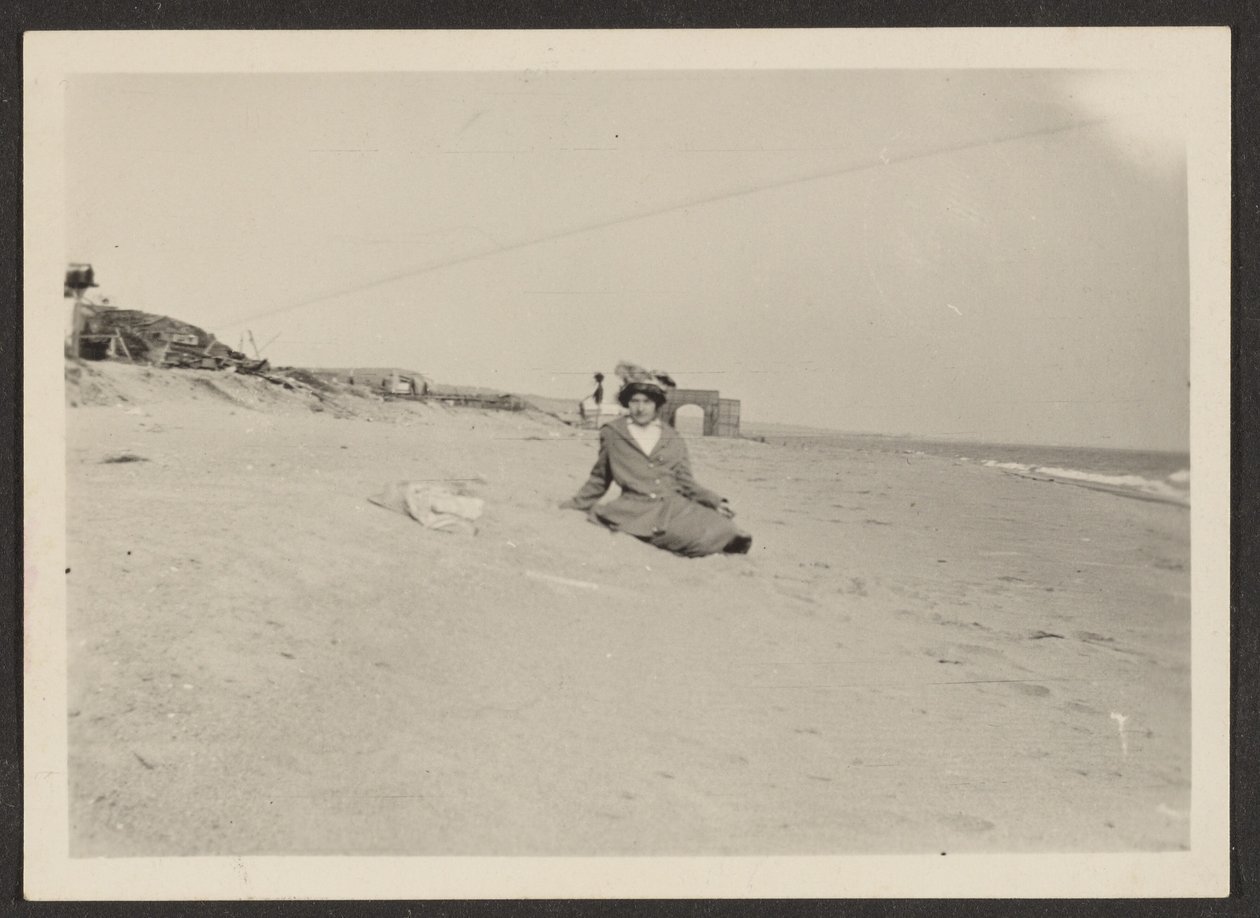 [Florence on Beach] tekijältä Louis Fleckenstein