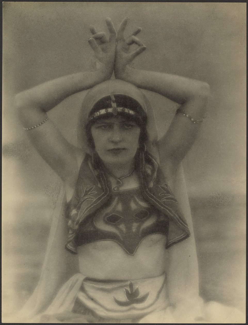 Nautch Girl tekijältä Louis Fleckenstein