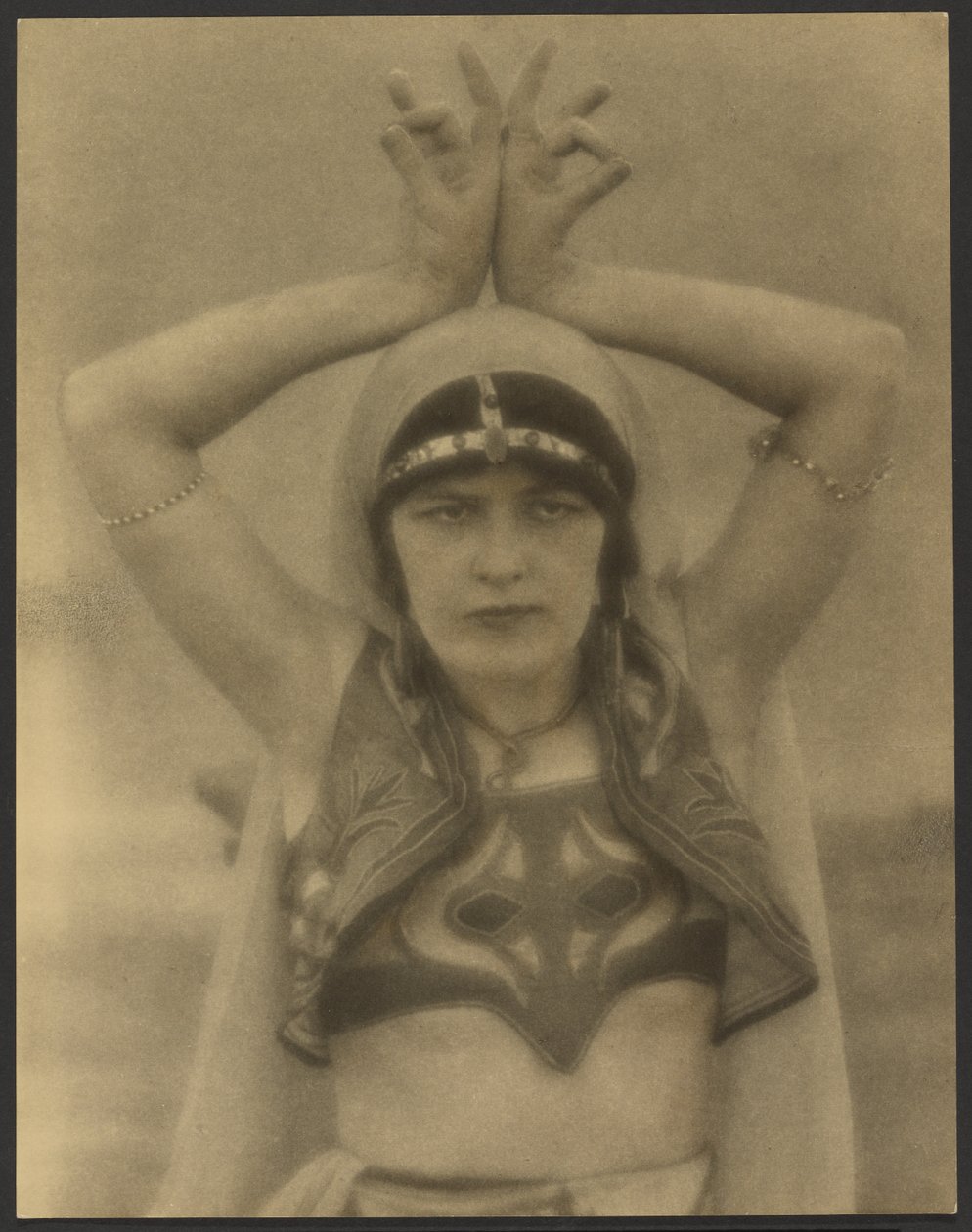 Nautch Girl tekijältä Louis Fleckenstein