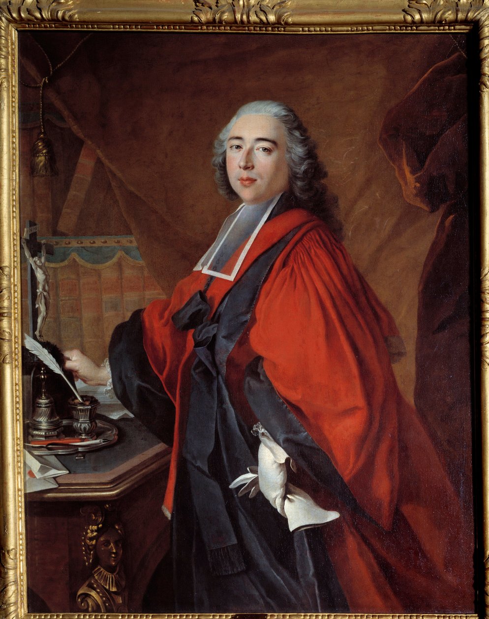 Tuomarin muotokuva. Hänen työpöydällään on krusifiksi ja kirjoitustarvike. Louis Tocquen maalaus (1696-1772) tekijältä Louis Tocqué